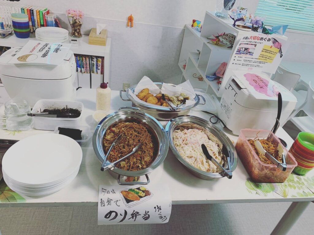 ある日のメニュー: 自分でつくるのり弁当